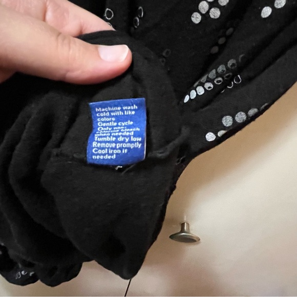 Black Apt 9 Knit V Neck Surplice Top with Circle Print, Size XL - Picture 2 of 6